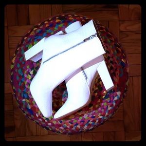 MISSGUIDED White feature heel croc ankle boot